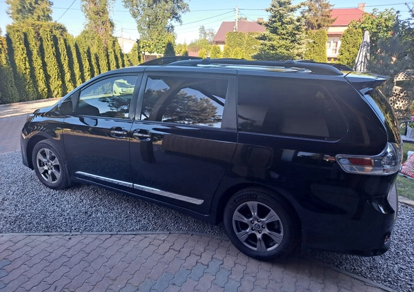 Toyota Sienna cena 169000 przebieg: 29000, rok produkcji 2020 z Łuków małe 631